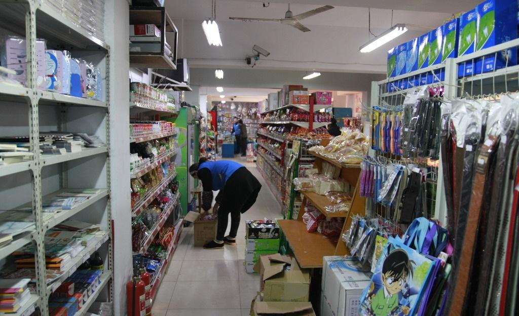 校園小賣鋪 承載幾代人記憶的“時光驛站”，為何在日用品銷售中悄然隱退？